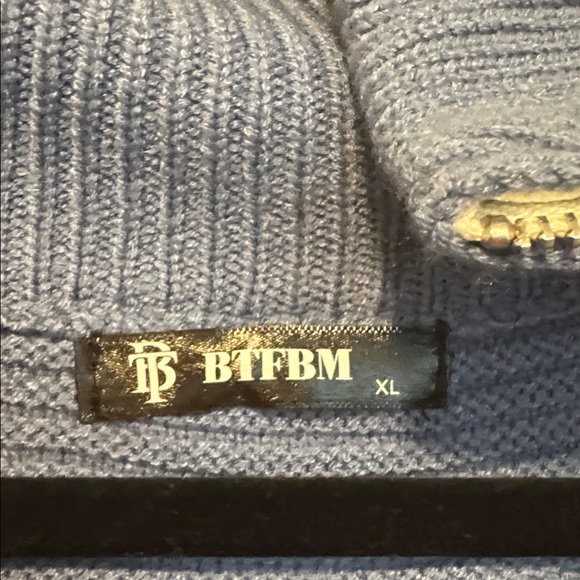 Blue Ribbed Sweater with Zipper Detail - Picture 4 of 5